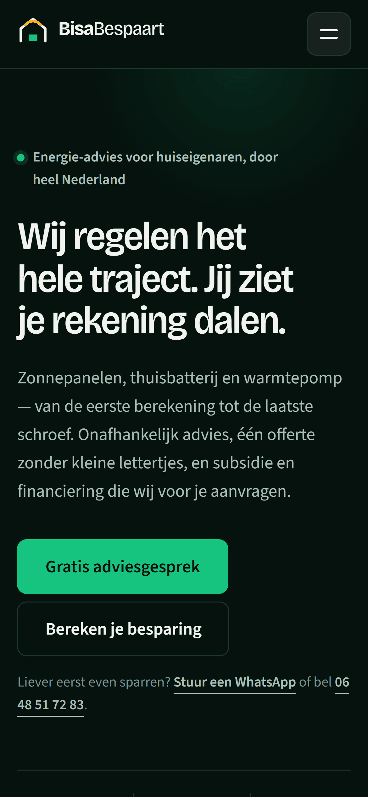 Dezelfde homepage op een telefoon, met de kop, de introductietekst en de knoppen "Gratis adviesgesprek" en "Bereken je besparing" onder elkaar.